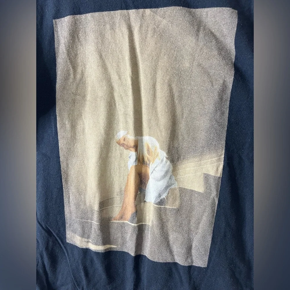 Ariana Grande black t-shirt - Picture 3 of 5
